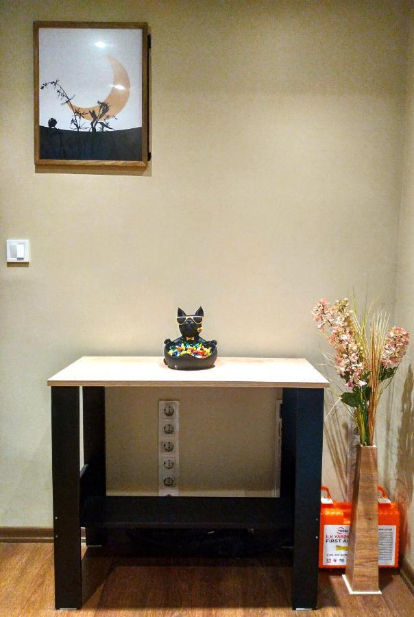 Daire Cosy 2nd Floor Flat At The Heart Of Kadikoy